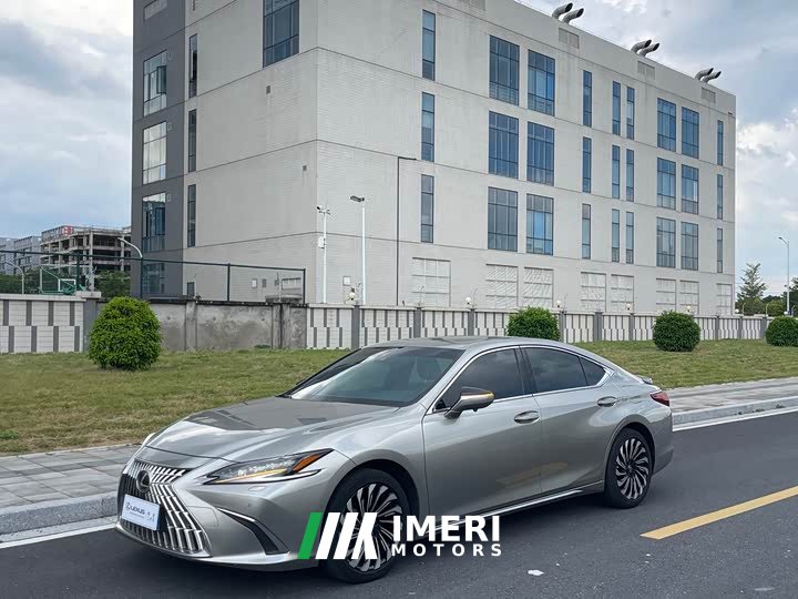 Lexus ES 2022 300h Silver Lining Edition - автомобиль из Китая