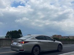 Lexus ES 2022 300h Silver Lining Edition - фото 9