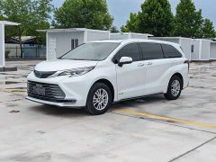 Toyota SIENNA 2021 2.5L Hybrid Premium Edition - фото 1