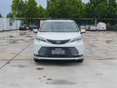 Toyota SIENNA 2021 2.5L Hybrid Premium Edition - фото 2