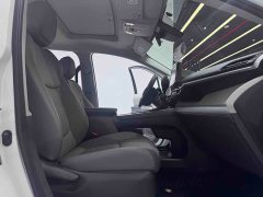 Toyota Granvia 2023 2.5L Hybrid Luxury - фото 11