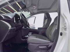 Toyota Granvia 2023 2.5L Hybrid Luxury - фото 5
