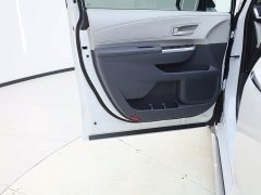 Toyota Granvia 2023 2.5L Hybrid Luxury - фото 15