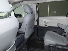 Toyota Granvia 2023 2.5L Hybrid Luxury - фото 20
