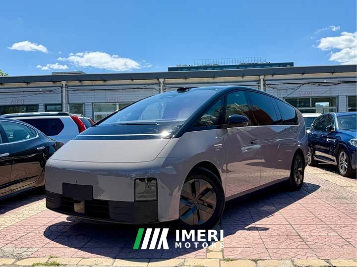 Li Auto Ideal MEGA Home Family Special Edition - автомобиль из Китая