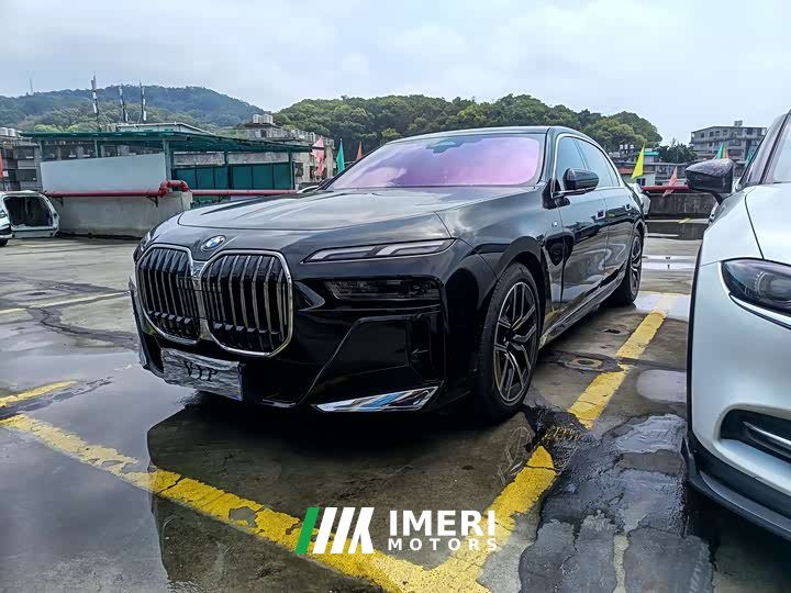 BMW 7 Series 2023 735Li M Sports Package - автомобиль из Китая