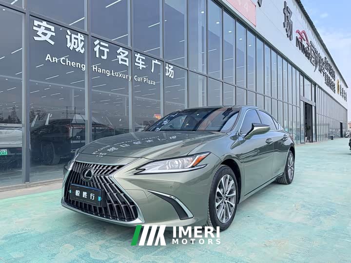 Lexus ES 200 Excellence Edition - автомобиль из Китая