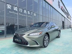 Lexus ES 200 Excellence Edition - фото 1