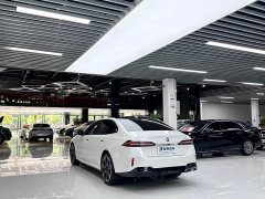 BMW 5 Series 530Li Leading M Sports Package - фото 17