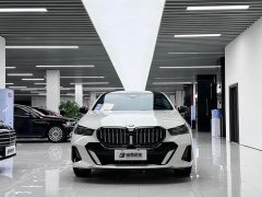 BMW 5 Series 530Li Leading M Sports Package - фото 2