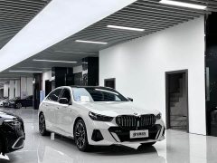 BMW 5 Series 530Li Leading M Sports Package - фото 3