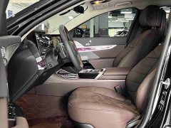 BMW 7 Series 2026 735Li Luxury Package - фото 16