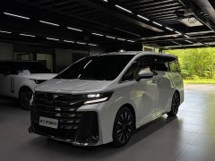 Toyota Vellfire 2024 Crown Hybrid 2.5L Executive Lounge - фото 1