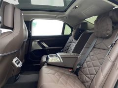 BMW 7 Series 2023 735Li Luxury Line - фото 7