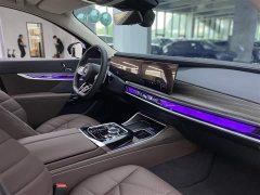 BMW 7 Series 2023 735Li Luxury Line - фото 9