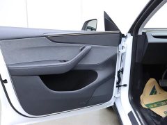 Tesla Model Y 2025 rear-wheel drive version - фото 8