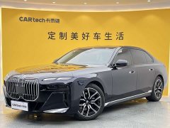 BMW 7 Series 2023 735Li Luxury Line - фото 1