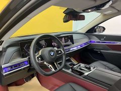 BMW 7 Series 2023 735Li Luxury Line - фото 3