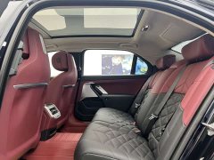 BMW 7 Series 2023 735Li Luxury Line - фото 6