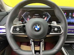 BMW 7 Series 2023 735Li Luxury Line - фото 9