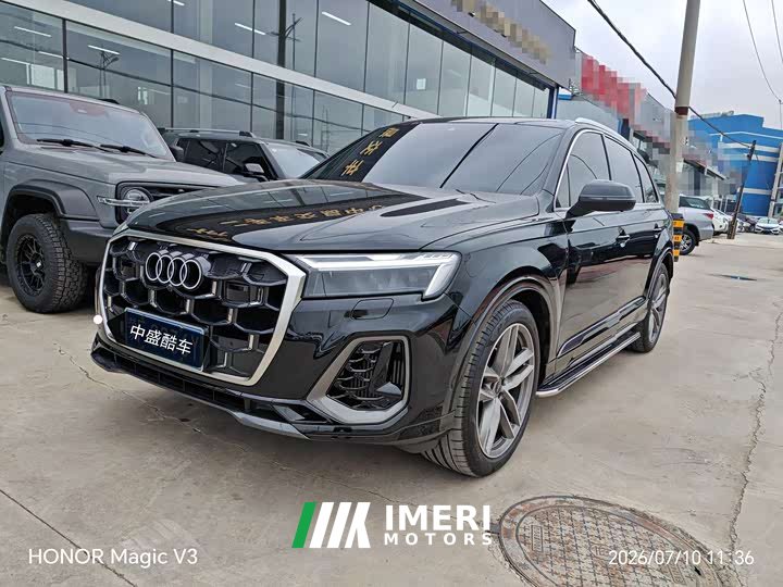 Audi Q7 55 TFSI quattro S line Sport - автомобиль из Китая