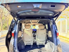 Toyota Alphard Hybrid 2.5L Exclusive Gold Edition - фото 12
