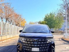 Toyota Alphard Hybrid 2.5L Exclusive Gold Edition - фото 2