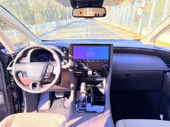 Toyota Alphard Hybrid 2.5L Exclusive Gold Edition - фото 4