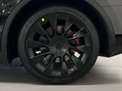 Tesla Model Y standard range rear-wheel drive version - фото 10