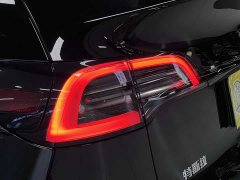 Tesla Model Y standard range rear-wheel drive version - фото 15