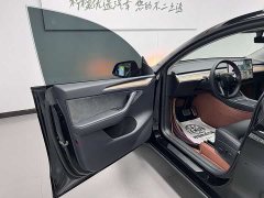 Tesla Model Y standard range rear-wheel drive version - фото 17