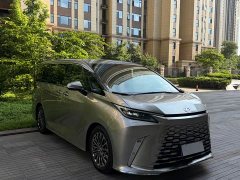 Lexus LM 500h six-seater premium version - фото 4