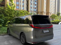 Lexus LM 500h six-seater premium version - фото 5