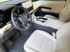 Lexus LM 500h six-seater premium version - фото 8