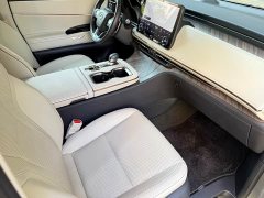 Lexus LM 500h six-seater premium version - фото 9