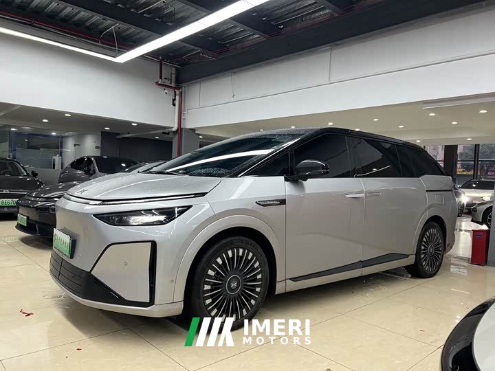 XPENG X9 Extended Range 1602 Ultra - автомобиль из Китая