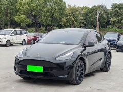 Tesla Model Y standard range rear-wheel drive version - фото 1