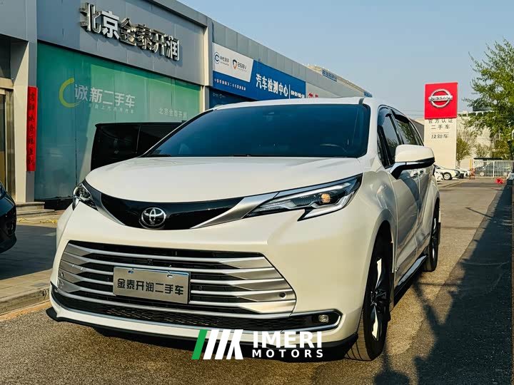 Toyota SIENNA 2.5L hybrid four-wheel drive premium version