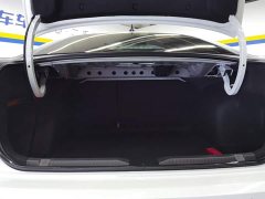 Volkswagen Bora 200TSI DSG Yue Xing Navigation Edition - фото 4