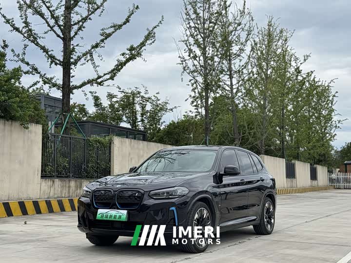 BMW iX3 innovative - автомобиль из Китая
