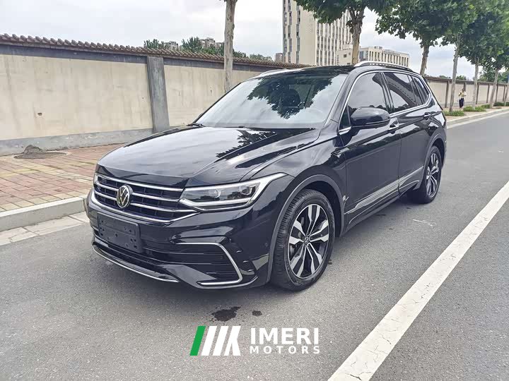 Volkswagen Tiguan L 2022 330TSI automatic two-wheel drive R-Line version - автомобиль из Китая