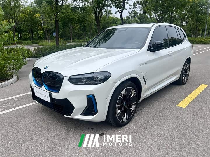 BMW iX3 innovative - автомобиль из Китая