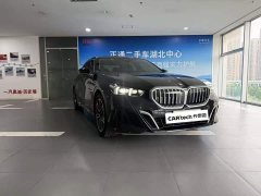 BMW 5 Series 2025 530Li Leading M Sports Package - фото 3
