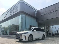 VOYAH Dream PHEV 4WD Flagship Qiankun Edition - фото 1