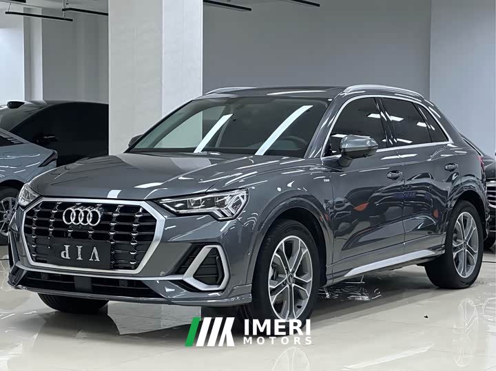Audi Q3 2023 35 TFSI Fashionable and Dynamic (1.4T) - автомобиль из Китая