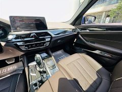 BMW 5 Series facelift 525Li M Sports Package - фото 14