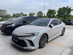 Toyota Camry Dual Engine 2.0HXS Sports Plus Edition - фото 1