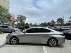 Lexus ES 200 Premium Edition - фото 3