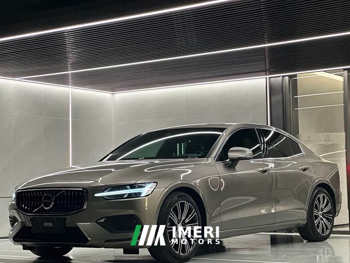 Volvo S60 B4 Zhiyuan Luxury Edition - автомобиль из Китая