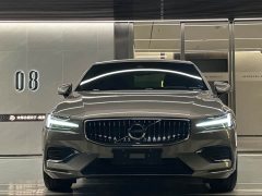 Volvo S60 B4 Zhiyuan Luxury Edition - фото 2